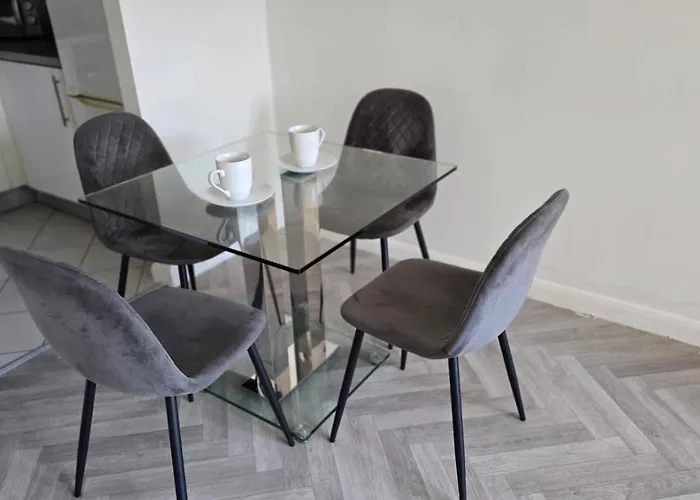 Luxury Green 1 Bed City Centre Apartment Close To Mailbox,Bullring, Broad Street For Leisure And Families
